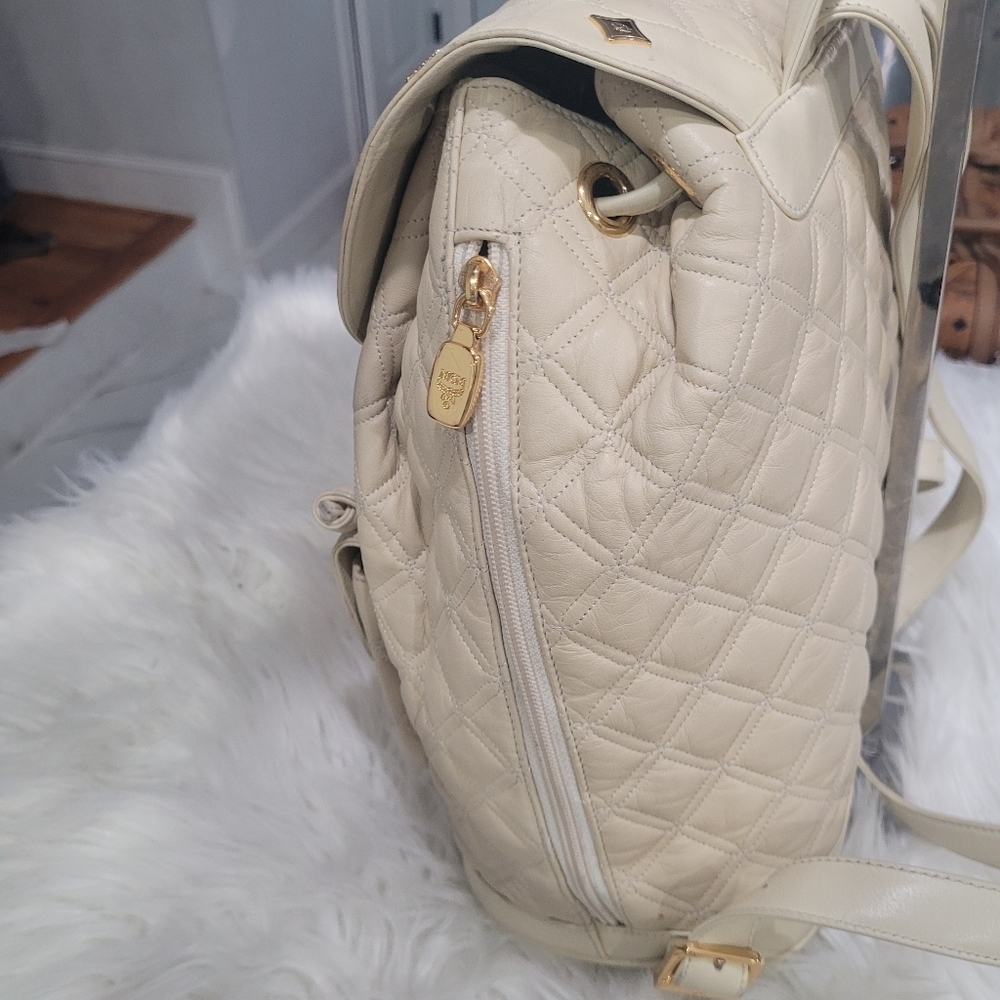 💛🔹️MCM🔹️ "RARE" QUILTED BEIGE  BACKPACK IN EUC - Picture 4 of 12